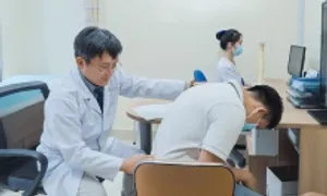 Mổ thoát vị đĩa đệm bao lâu đi lại được?