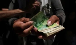 Người Gaza 'khóc ra máu' vì cơn khát tiền mặt Người Gaza 'khóc ra máu' vì cơn khát tiền mặt