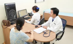 Có nên uống thuốc giảm đau khi đau đầu?