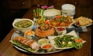 Chàng trai Việt mang mâm cơm 'như mẹ nấu' đến Đức